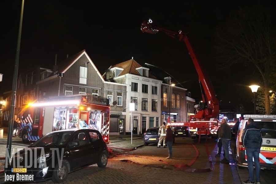 Zeer grote brand in woning Wijnstraat Vlaardingen (video)