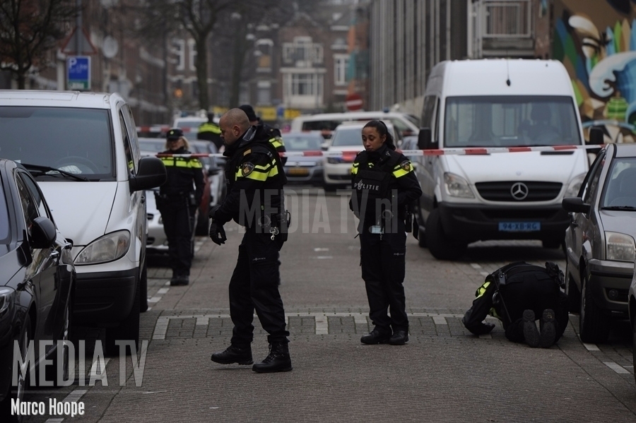 Politie onderzoekt mogelijke schietpartij Watergeusstraat Rotterdam (video)