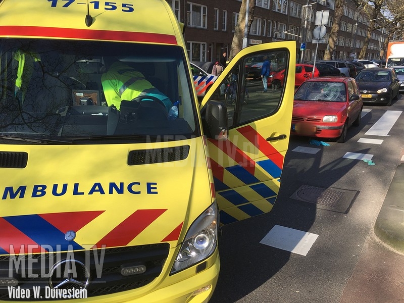 Voetganger op zebrapad geschept door automobilist Dordtselaan Rotterdam