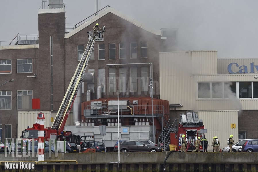 Brand op productieafdeling pindakaas Unilever Nassaukade Rotterdam (video)