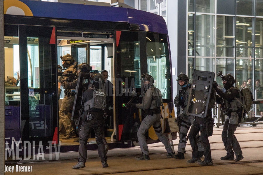 Anti-terreuroefening door de DSI in openbaar vervoer Rotterdam