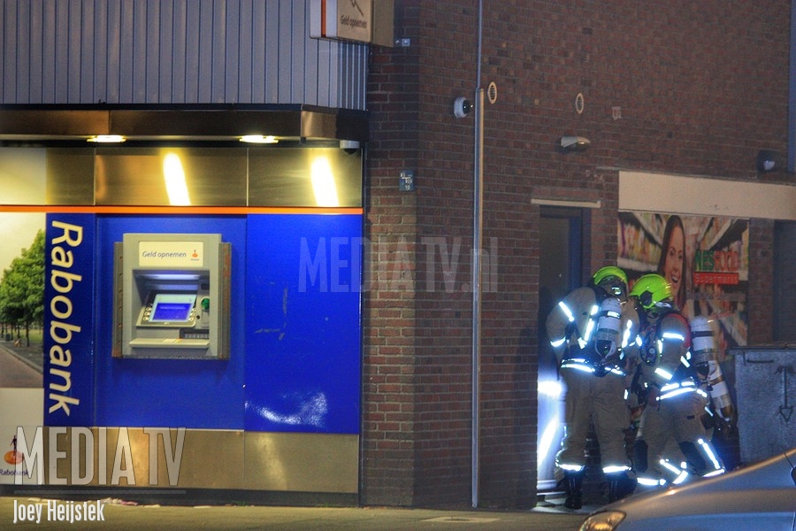 Weg gedeeltelijk afgesloten na gasdetectie bij pinautomaat Slinge Rotterdam