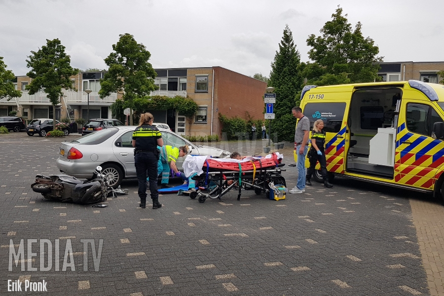 Scooterrijdster gewond na aanrijding Johanna Naberkade Vlaardingen