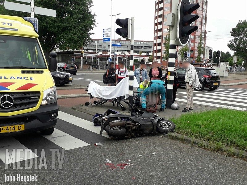 Scooterrijder gewond na aanrijding met auto Prins Alexanderlaan Rotterdam