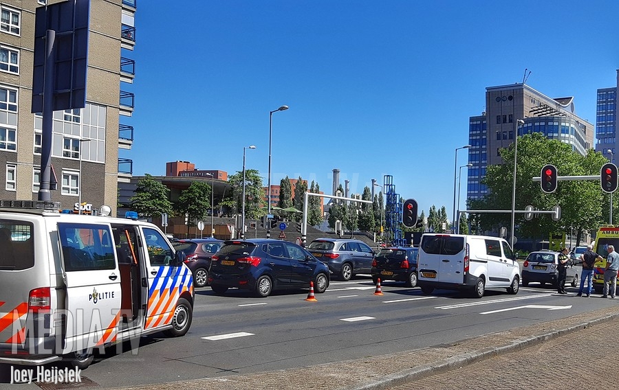 Kop-staart botsing op Hoofdweg in Rotterdam