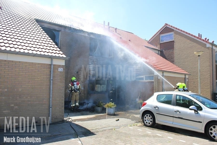 Twee woningen zwaar beschadigd na brand Ireneplaats Hellevoetsluis