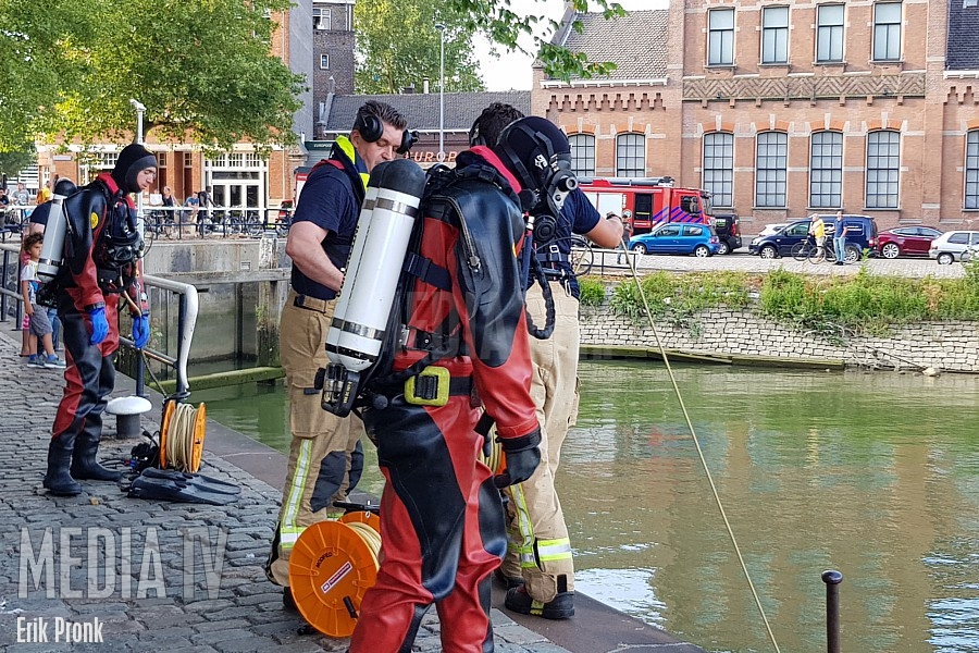 Brandweerduikers ingezet na melding persoon te water Boerengat Rotterdam (video)