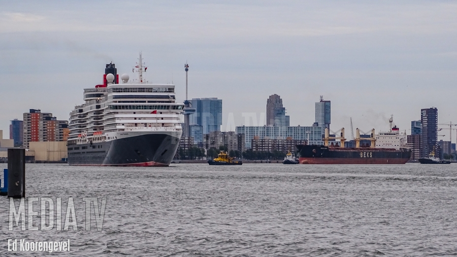 Cruiseschip Queen Elizabeth onderweg naar Kopenhagen