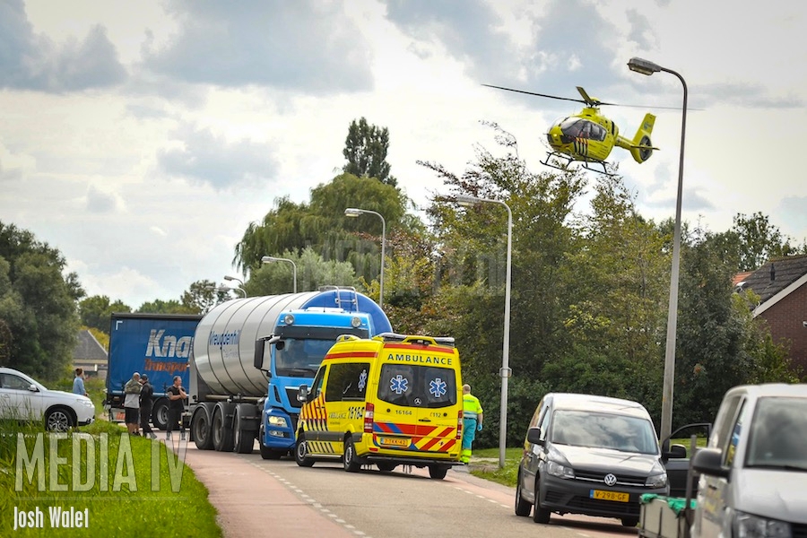 Fietser omgekomen na aanrijding met vrachtwagen Rijnsaterwoude (video)