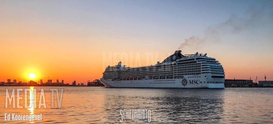 Cruiseschip MSC Orchestra bezoekt Rotterdam (video)