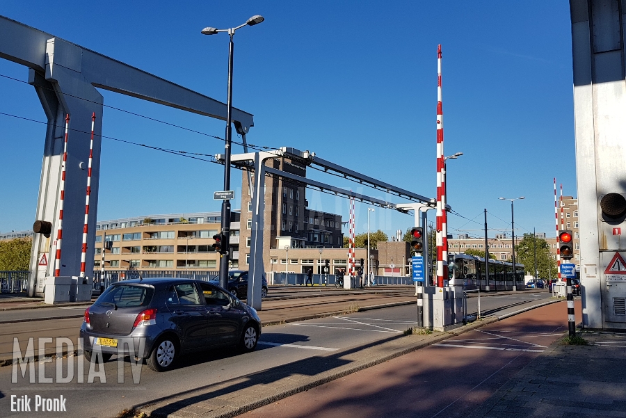 Verkeerslichten Mathenesserbrug Rotterdam wederom in de war