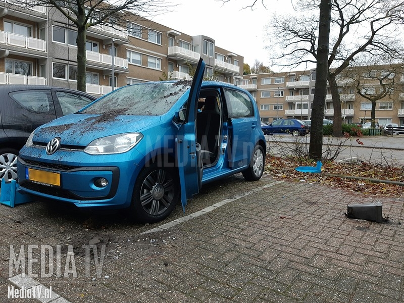 Auto vernield bij uit de hand gelopen ruzie Duisburghof Rotterdam