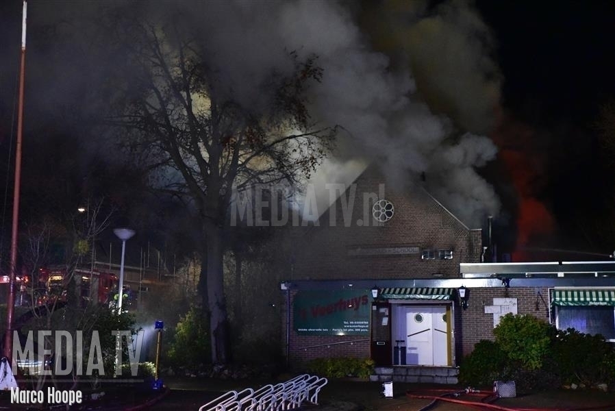 Grote brand in café Dorpsdijk Rhoon (video)