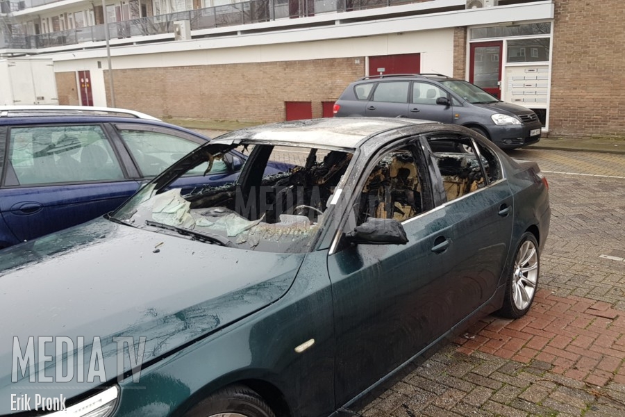 BMW uitgebrand Manonstraat Hoogvliet
