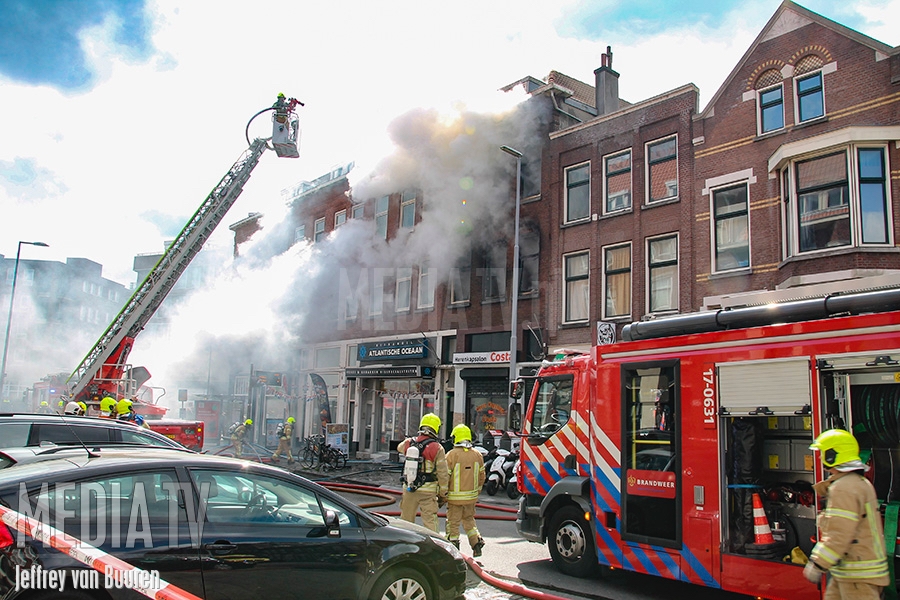 Dode bij grote brand in woning Rotterdam Zuid (video)
