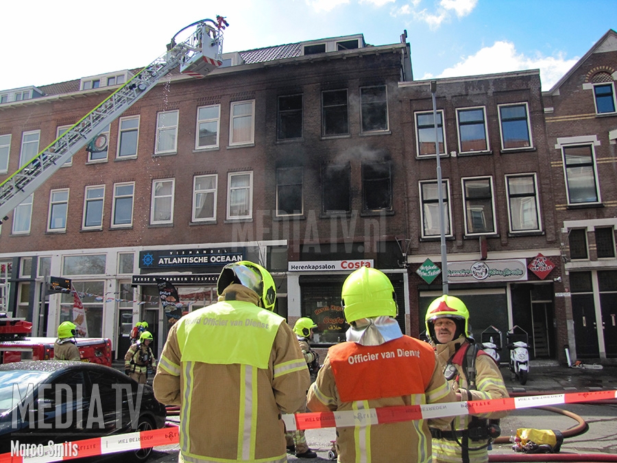 Grote brand in woning Hilledijk Rotterdam waarschijnlijk aangestoken