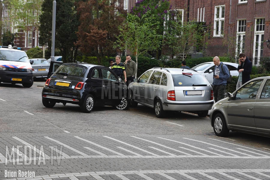 Gewonde bij aanrijding met geparkeerd voertuig Rotterdam
