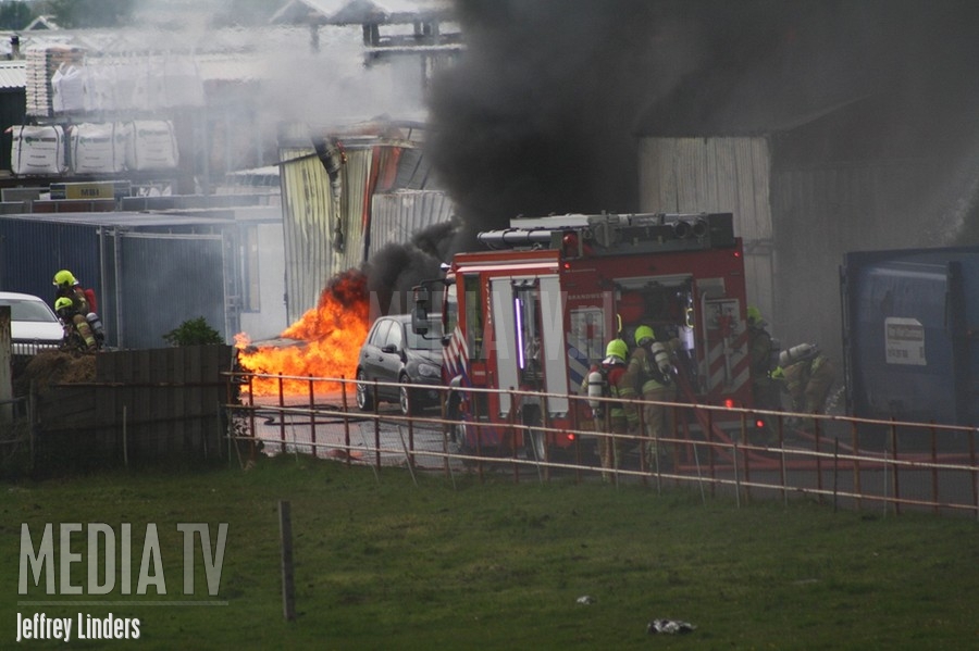 Zeer grote brand in loods Hoekeindseweg Bleiswijk (video)