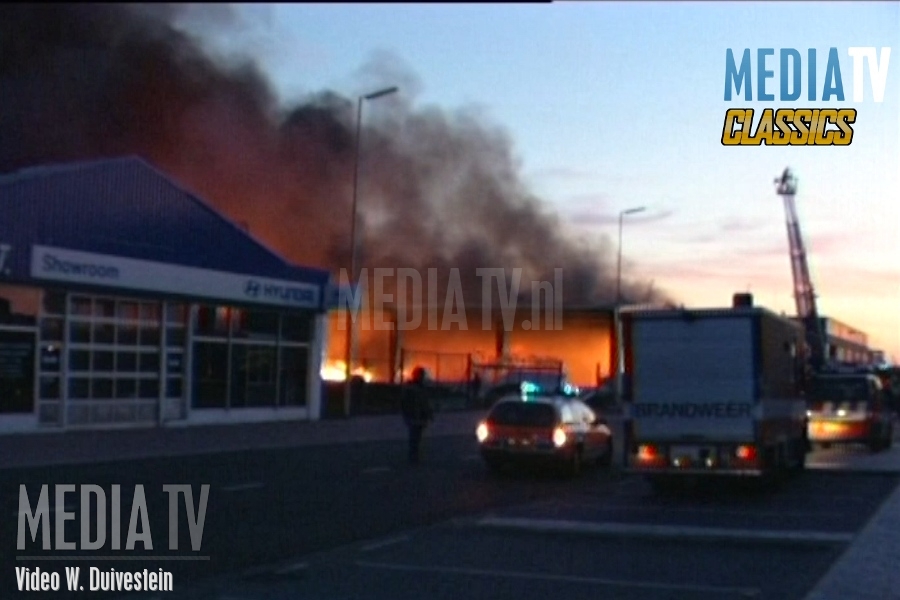 MediaTV Classics (1997): Uitslaande brand in opslagloods Sluisjesdijk Rotterdam (video)