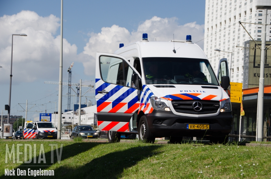 Fietser en scooterijder gewond na aanrijding Westzeedijk Rotterdam