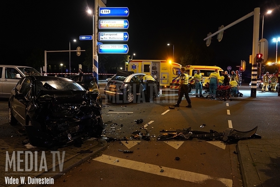 Vijf gewonden bij ernstige aanrijding Tjalklaan Rotterdam (video)