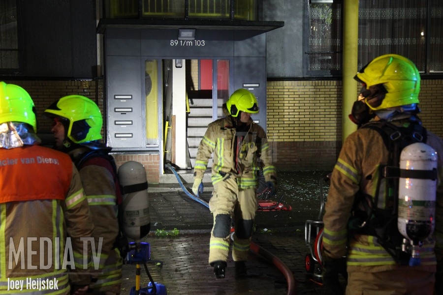 Woningen ontruimd na brand in kelderboxen Rijtuigweg Rotterdam (video)