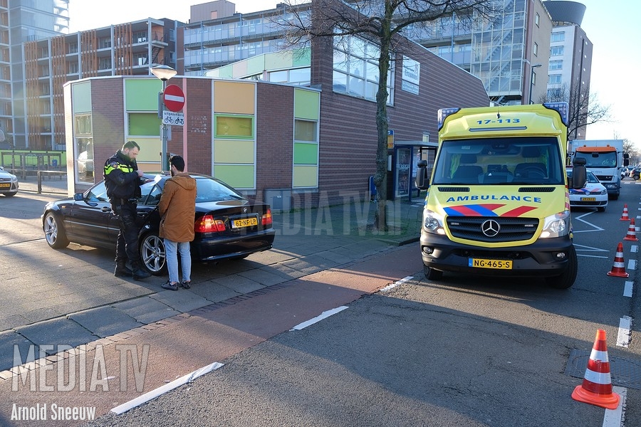 Voetganger geschept door auto in Vlaardingen