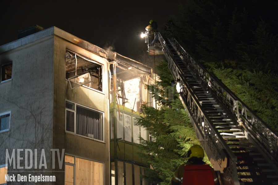 Uitslaande brand in flatgebouw W.H. Vliegenstraat Dordrecht (video)