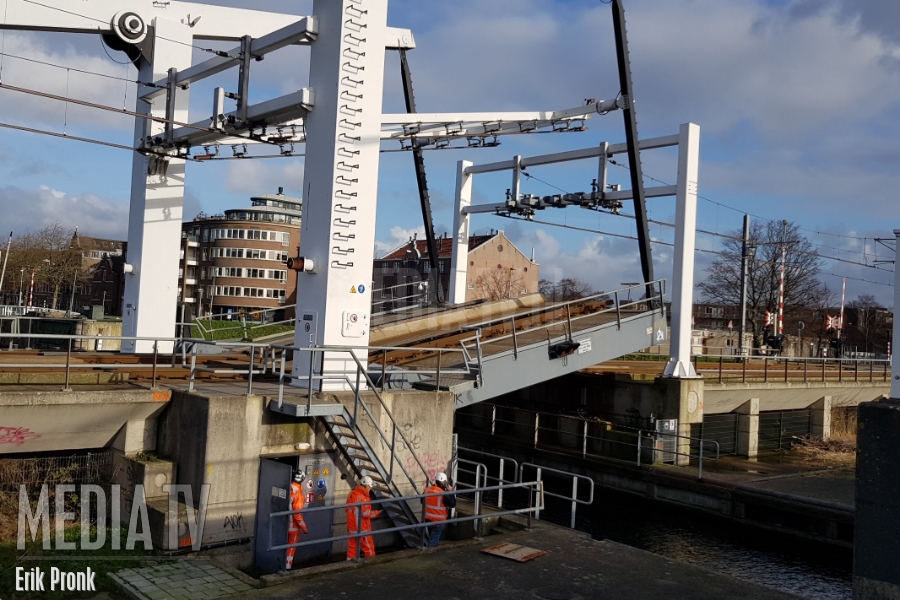 Metro Hoekse Lijn korte tijd ontregeld door defecte brug