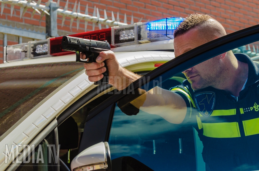Twee mannen met vuurwapen aangehouden Bleiswijkstraat Rotterdam